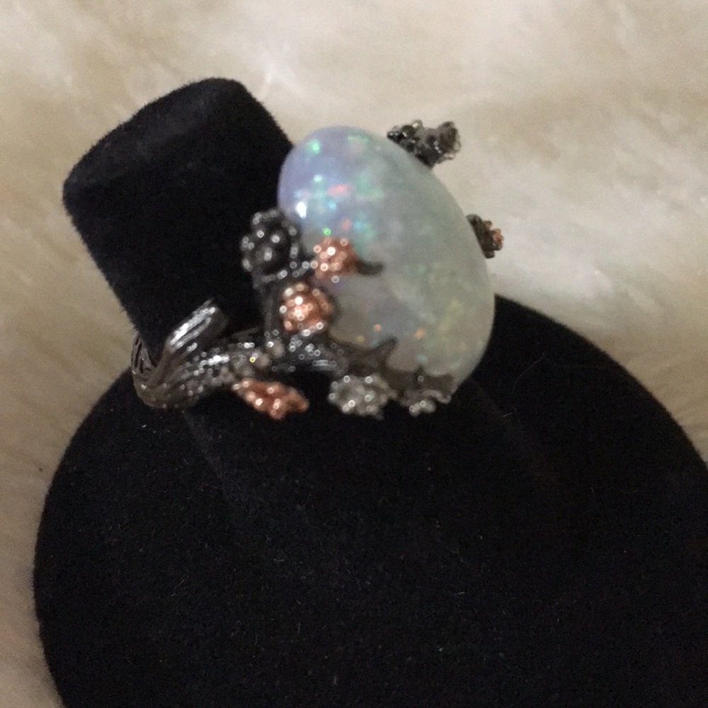 Ring - Picture 3 of 4